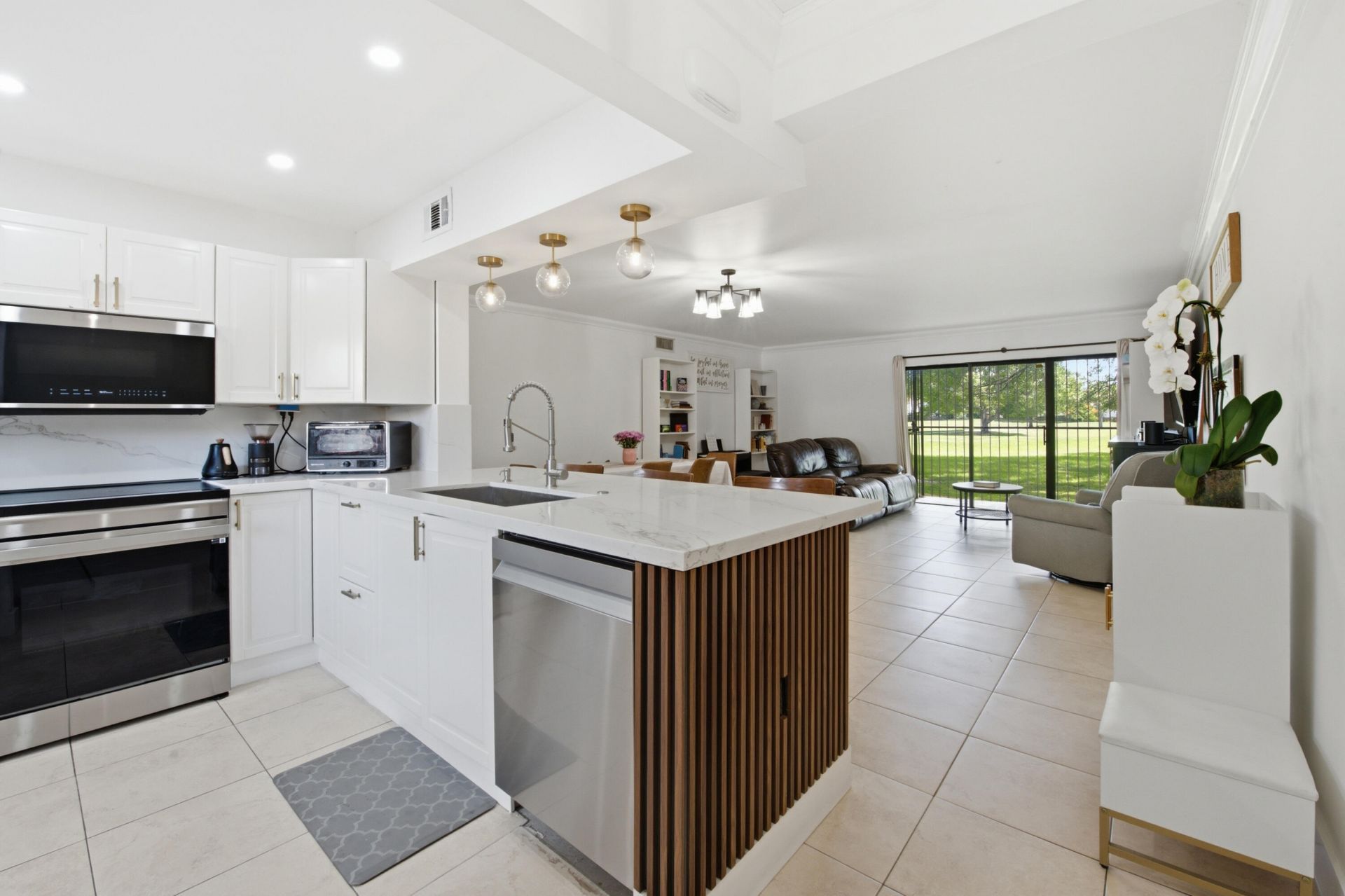 371 W Park Drive, Unit 1-17, Miami, FL 33172 Photo