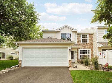 2723 Wagon Wheel Curve, Chaska, MN 55318