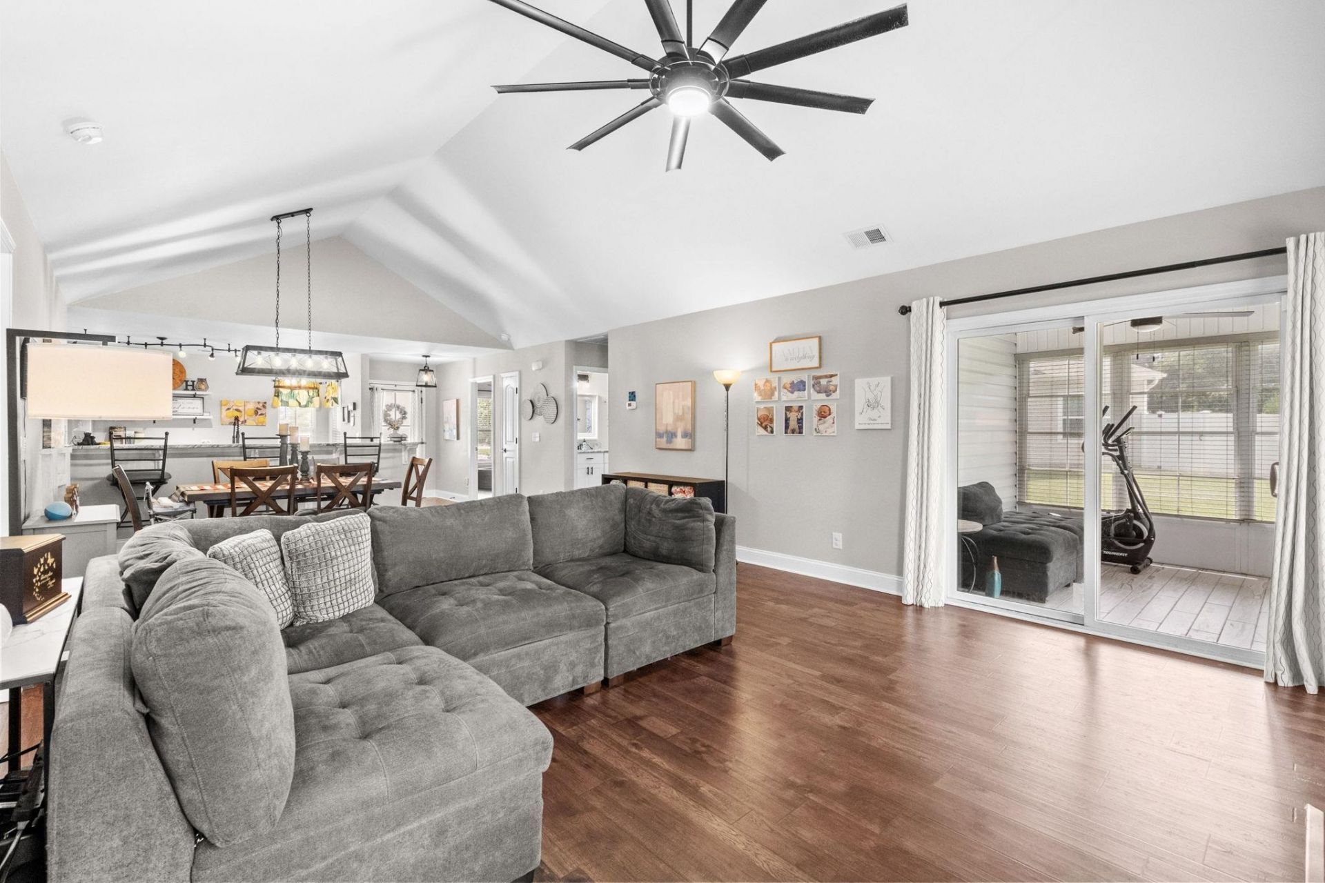 1141 Bethpage Dr. Photo 5