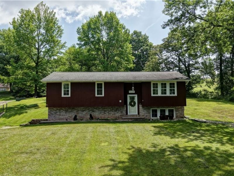 3931 Clay Drive NE, Dover, OH 44622 Photo 2