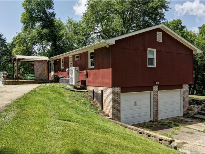 3931 Clay Drive NE, Dover, OH 44622 Photo 3