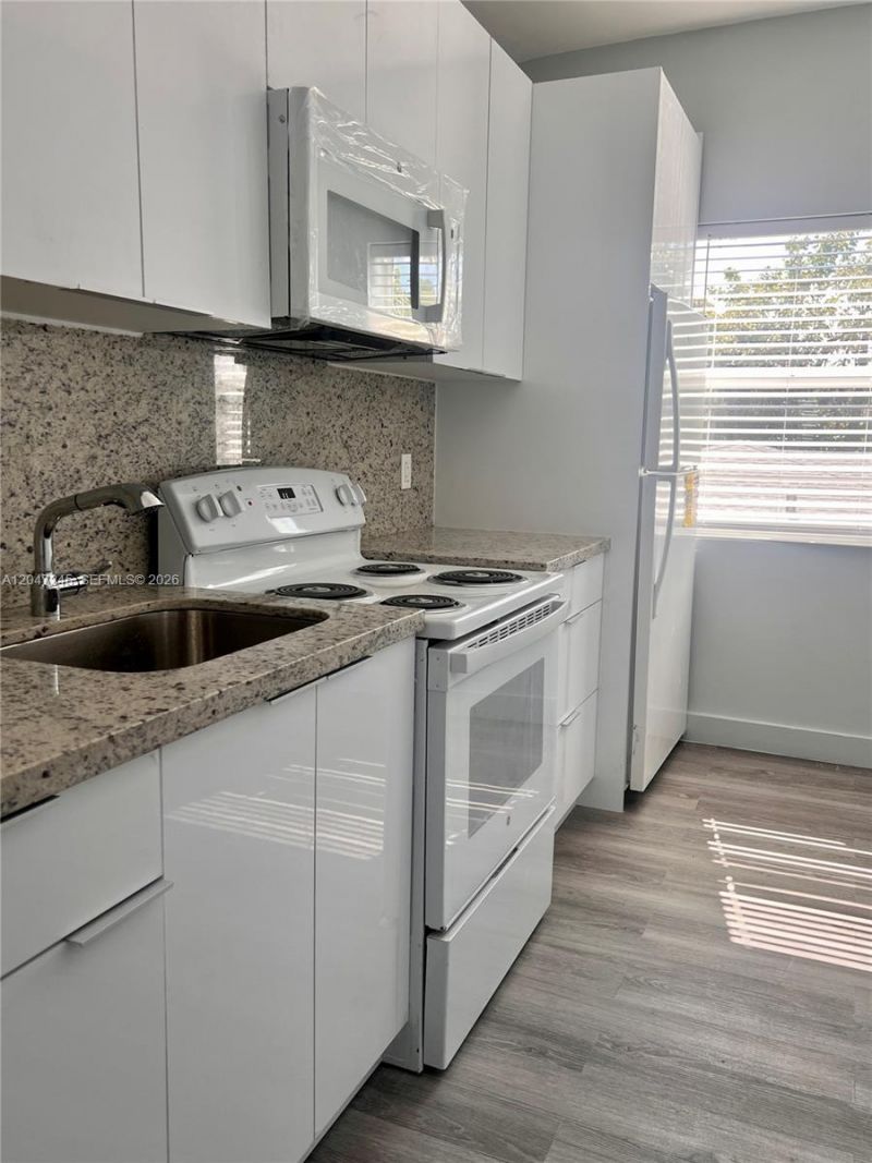 852 SW 13th Ave, Unit 5, Miami, FL 33135 Photo