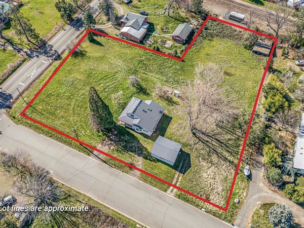 593 Crowson Road, Ashland, OR 97520