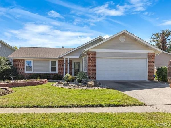 4 Barrington Drive, St Peters, MO 63376