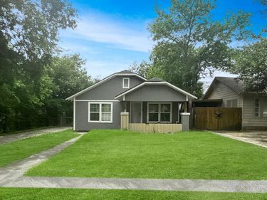 3116 6th Avenue, Fort Worth, TX 76110