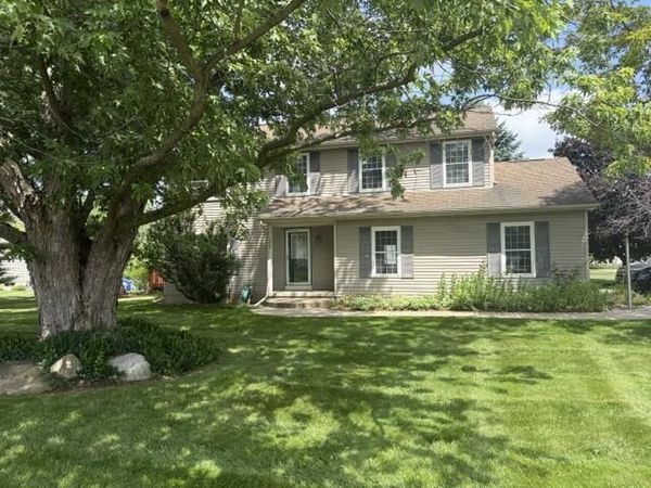 328 North Pointe Drive, Whitmore Lake, MI 48189