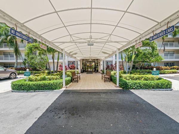 3510 Oaks Way, Unit 406, Pompano Beach, FL 33069