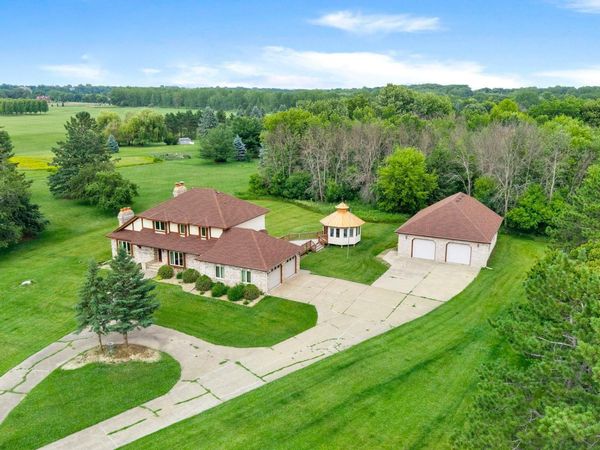 6 Lacosta Drive , Dellwood, MN 55110