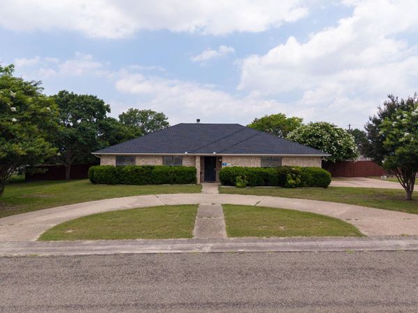 148 Sunflower DR, Lampasas, TX 76550