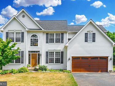 1032 FALLBROOK LANE, POTTSTOWN, PA 19464
