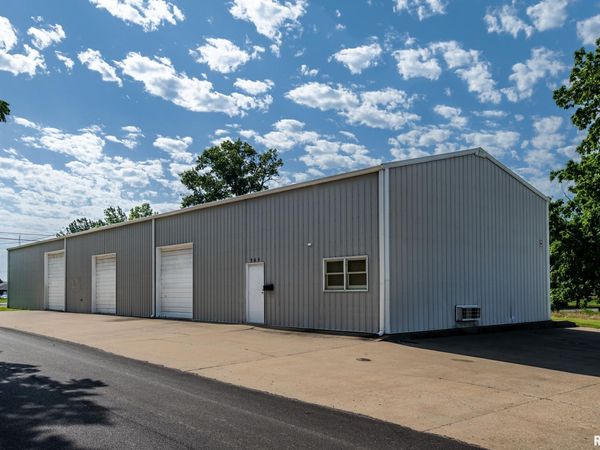 905 CENTRAL Street, Marion, IL 62959