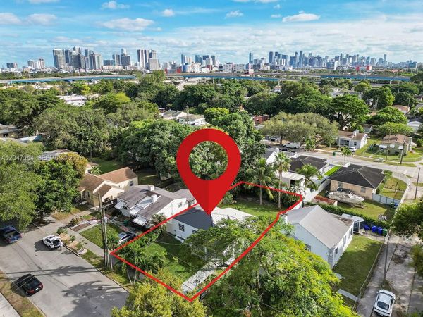 794 NW 45th St , Miami, FL 33127