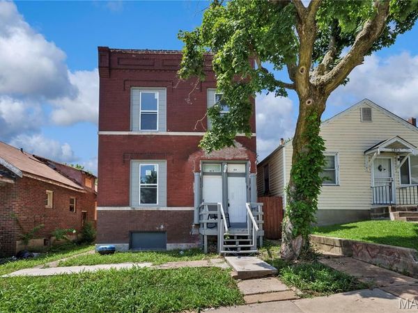 824 Canaan Avenue , St Louis, MO 63147