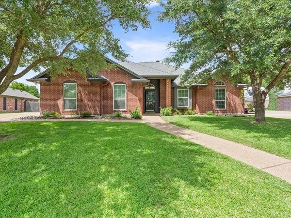 1017 Cheyenne Trail, Hewitt, TX 76643