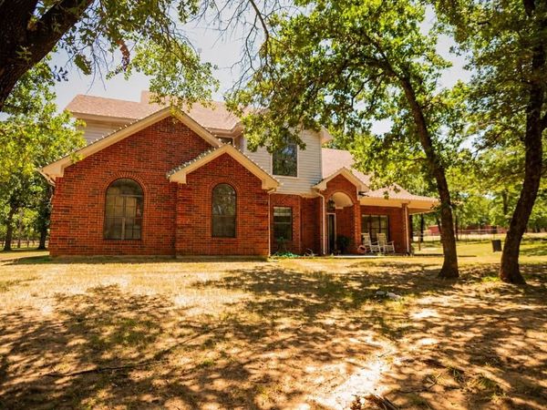 696 Indian Trail, Decatur, TX 76234