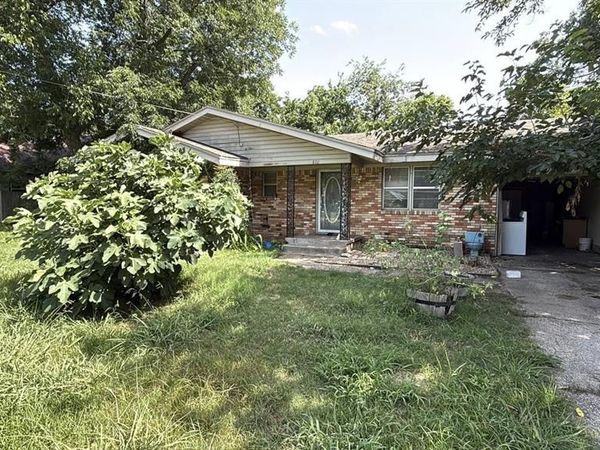 802 E Main Street, Tioga, TX 76271