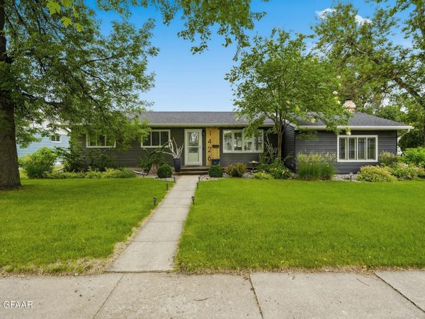 1426 15TH Street S, Grand Forks, ND 58201