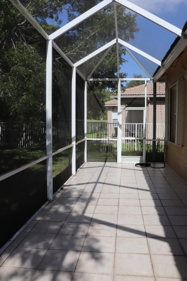 19298 Seneca Avenue, Weston, FL 33332 Photo