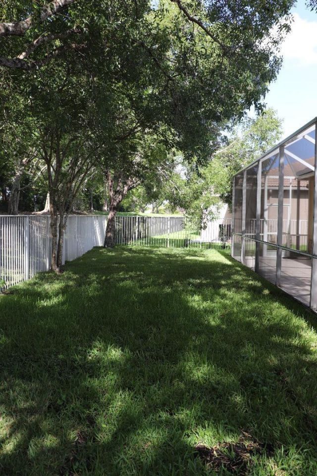 19298 Seneca Avenue, Weston, FL 33332 Photo