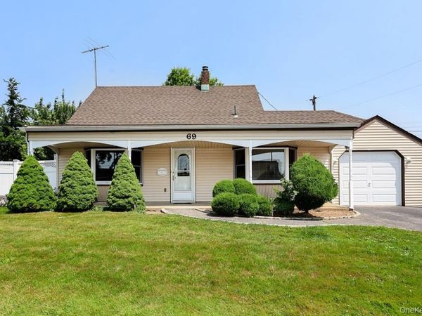 69 Corncrib Lane , Levittown, NY 11756