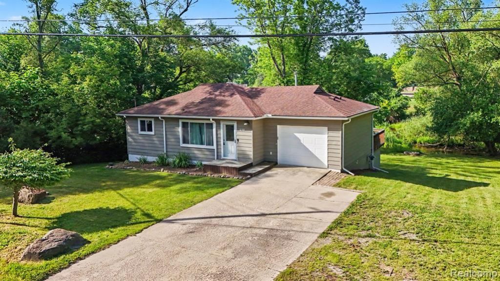 611 Bunny Run Boulevard, Orion Township, MI 48362 Main Photo