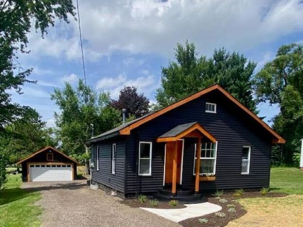 121 E Olds Street, Hartford, MI 49057