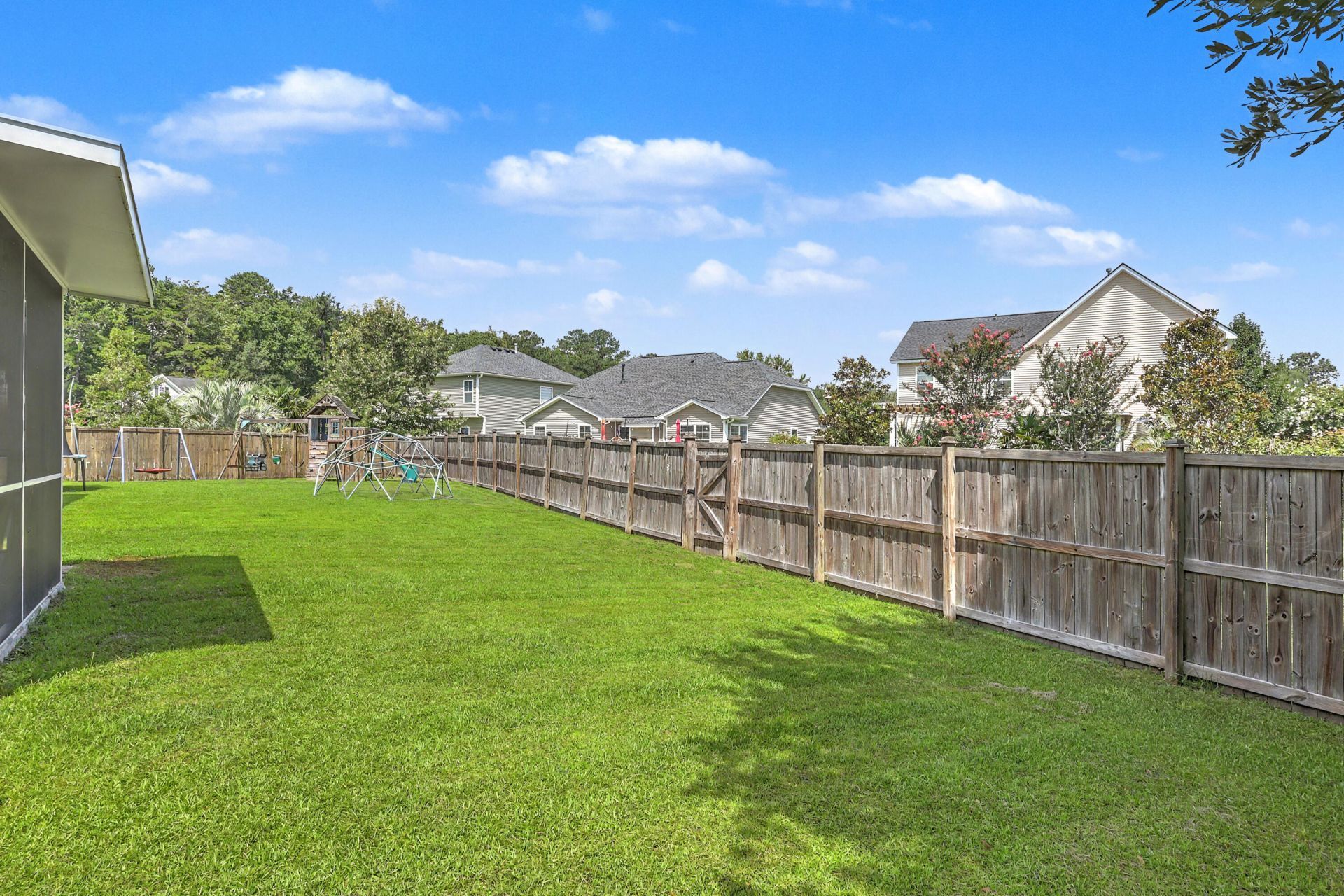 105 Elena Court Photo 26