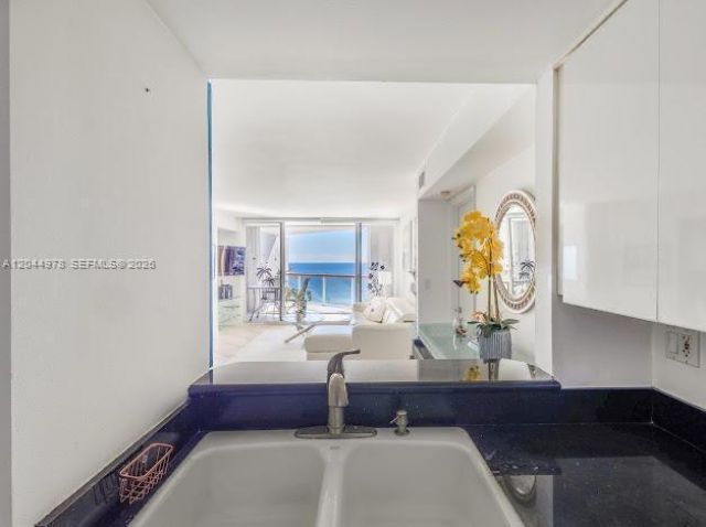6767 Collins Ave , Unit 1608, Miami Beach, FL 33141 Photo