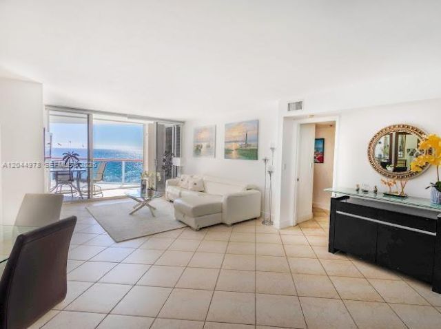 6767 Collins Ave , Unit 1608, Miami Beach, FL 33141 Photo