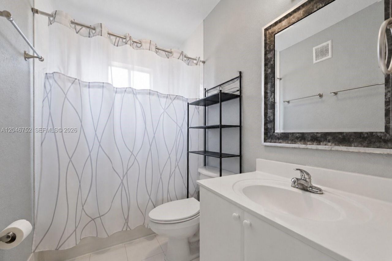 3539 W 76th St , Unit 6, Hialeah, FL 33018 Photo