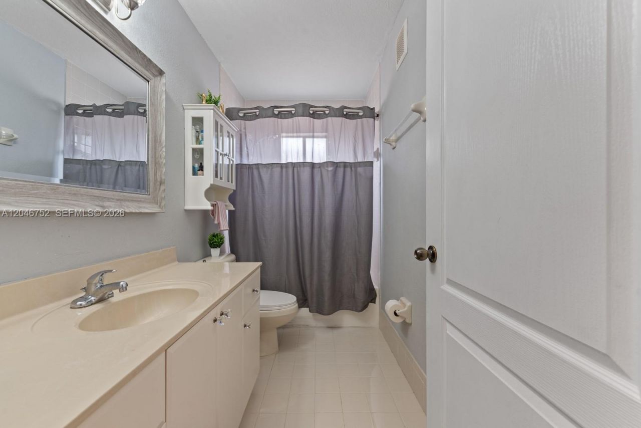 3539 W 76th St , Unit 6, Hialeah, FL 33018 Photo