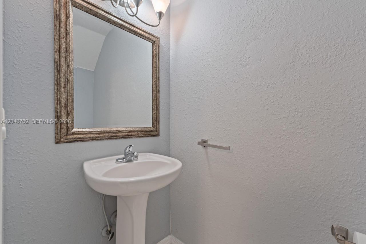 3539 W 76th St , Unit 6, Hialeah, FL 33018 Photo