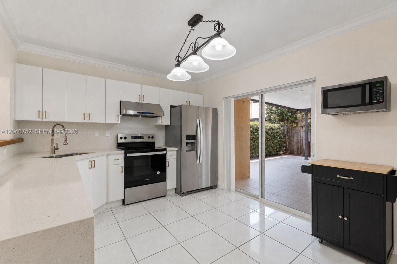 3539 W 76th St , Unit 6, Hialeah, FL 33018 Photo