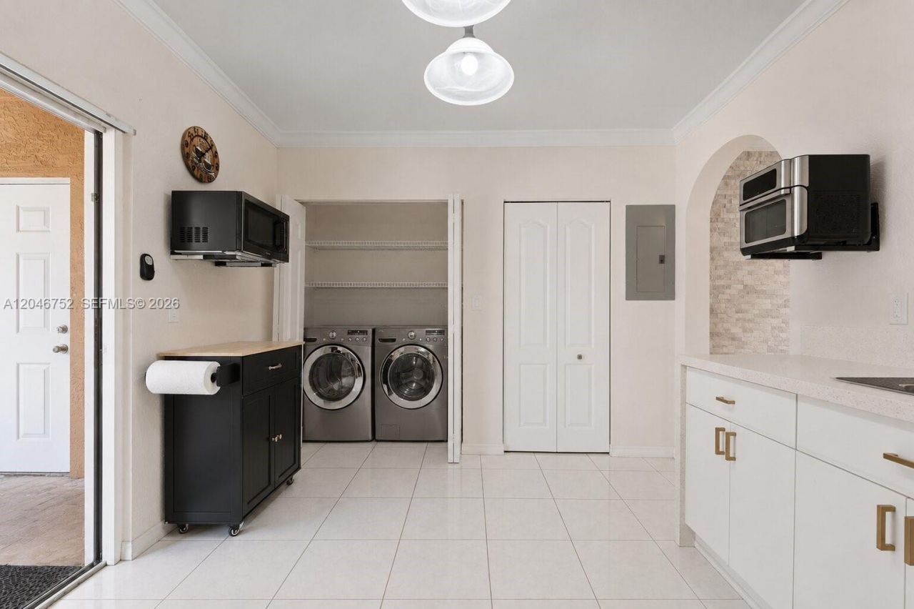 3539 W 76th St , Unit 6, Hialeah, FL 33018 Photo