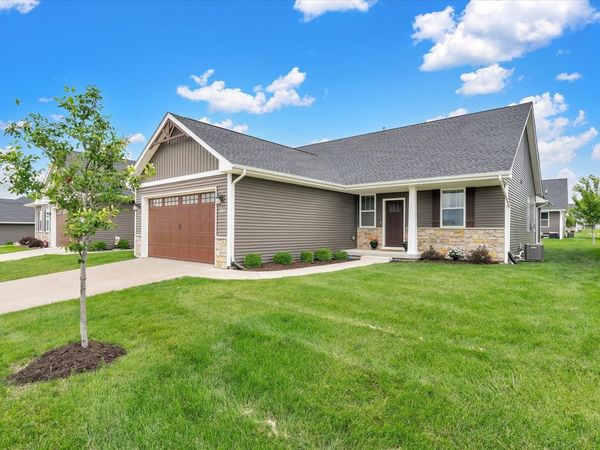 3052 Charissas Place , Bettendorf, IA 52722