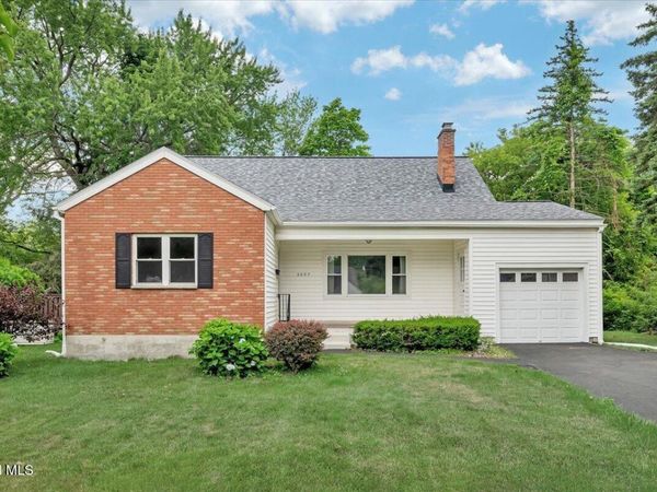 2027 Fairlawn Parkway, Schenectady, NY 12309