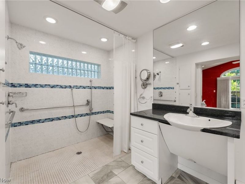 1385 Queen Annes Gate, Westlake, OH 44145 Photo 16