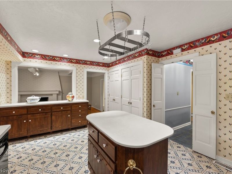 1385 Queen Annes Gate, Westlake, OH 44145 Photo 9