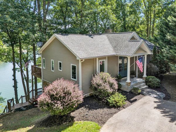 335 Lakecrest DR , Hardy, VA 24101