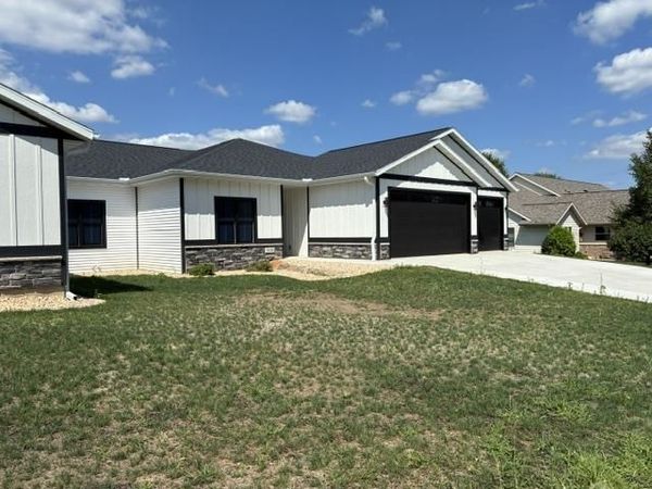 638 Sunset & 217 Dale Drive, Lodi, WI 53555