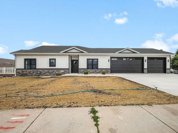638 Sunset & 217 Dale Drive, Lodi, WI 53555