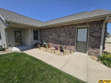 613 Springview Circle, Beatrice, NE 68310
