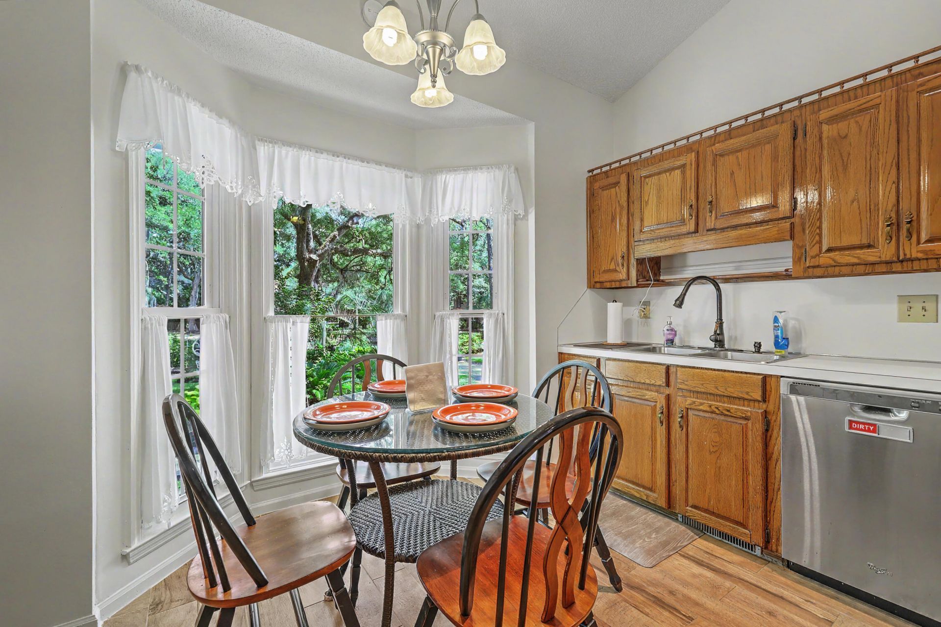 118 King Charles Circle Photo 9