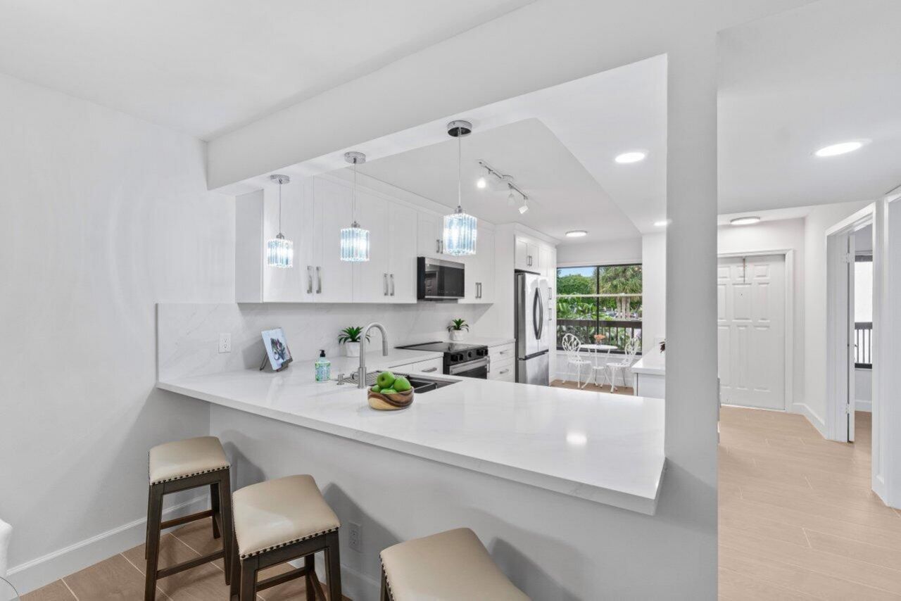 10092 Cedar Point Boulevard, Unit 204, Boynton Beach, FL 33437 Photo