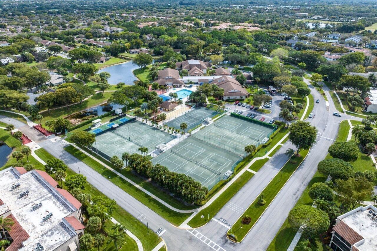 10092 Cedar Point Boulevard, Unit 204, Boynton Beach, FL 33437 Photo
