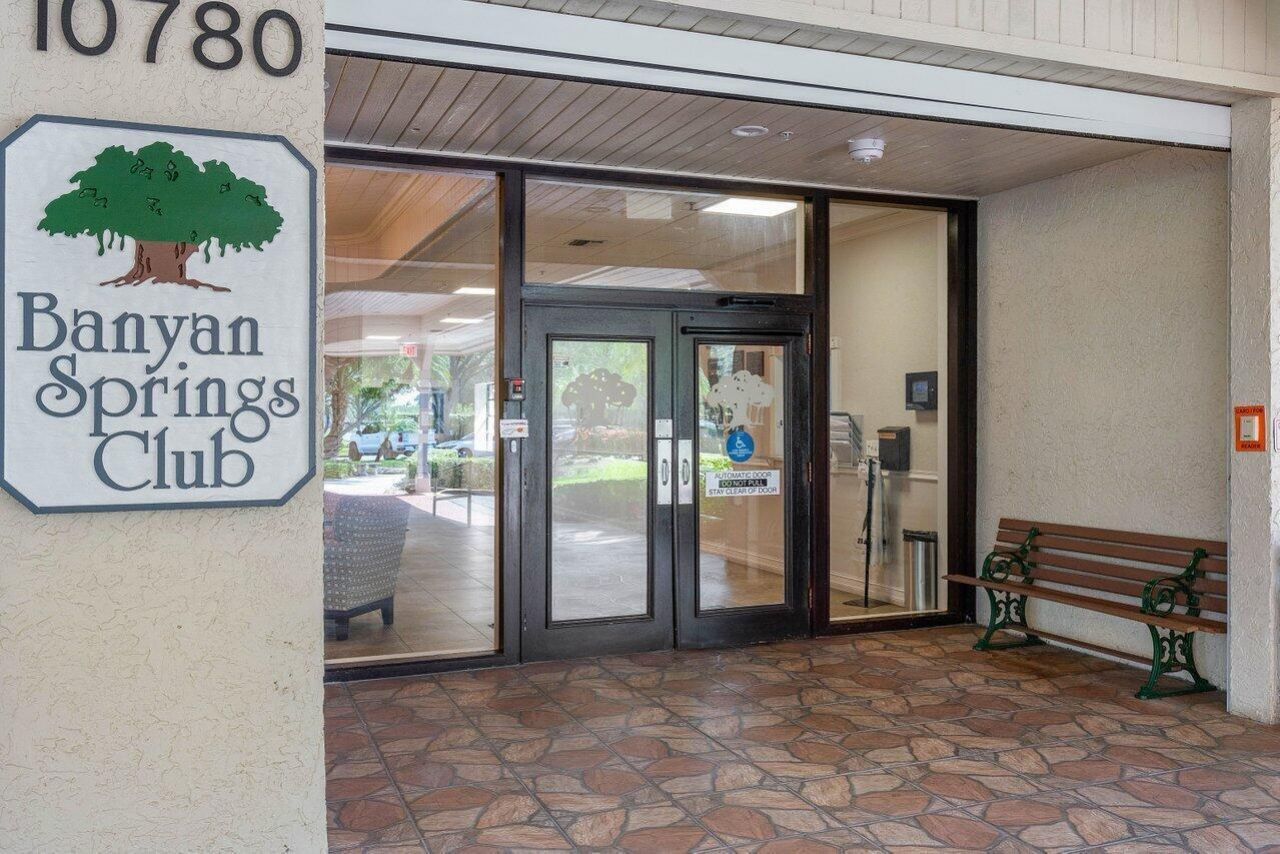 10092 Cedar Point Boulevard, Unit 204, Boynton Beach, FL 33437 Photo