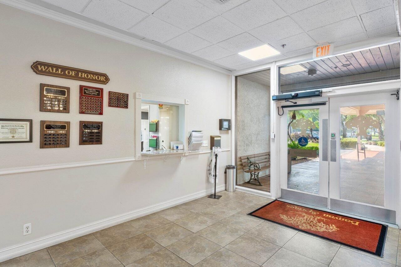 10092 Cedar Point Boulevard, Unit 204, Boynton Beach, FL 33437 Photo