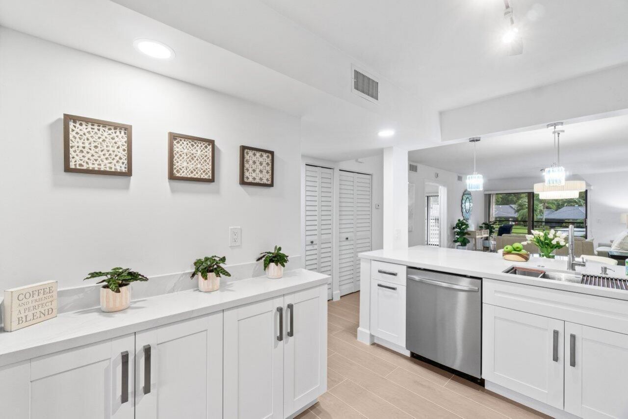 10092 Cedar Point Boulevard, Unit 204, Boynton Beach, FL 33437 Photo