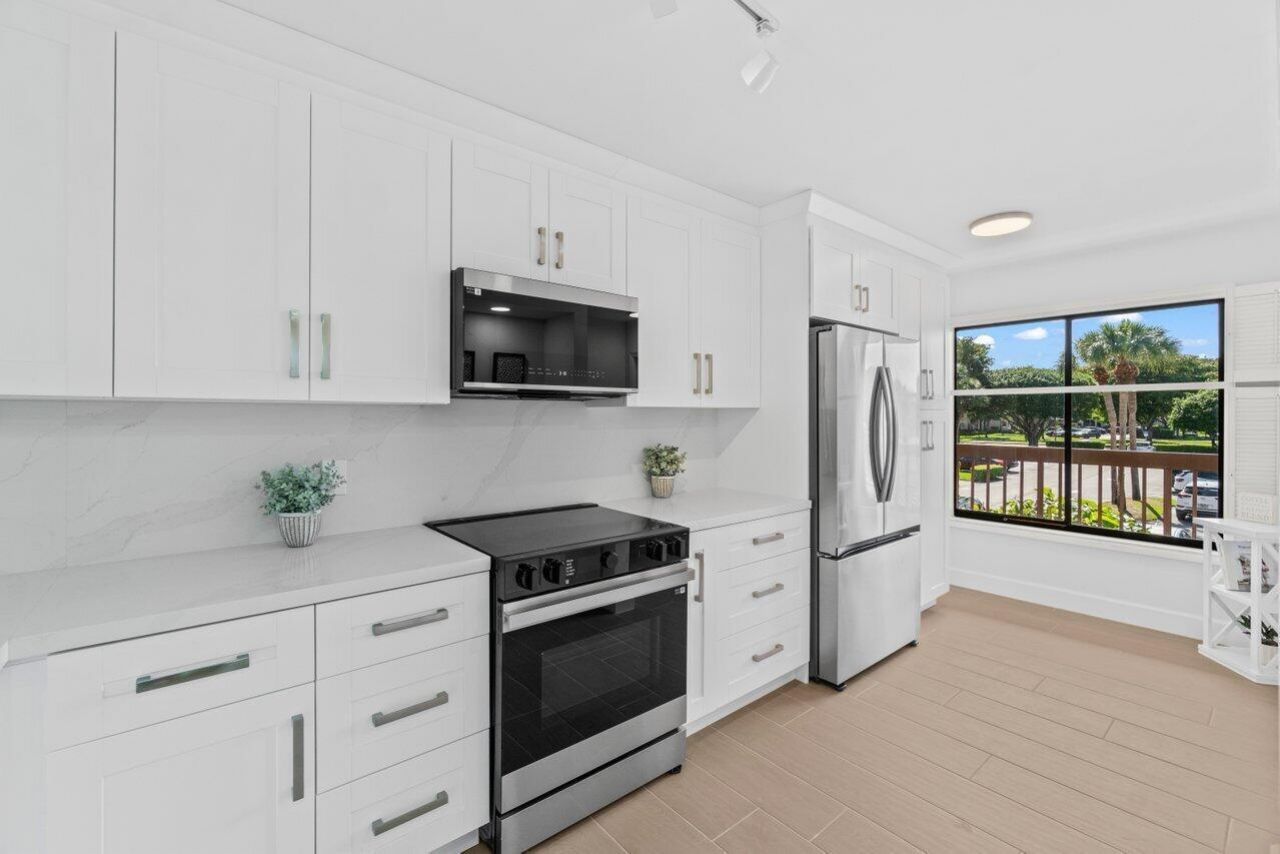 10092 Cedar Point Boulevard, Unit 204, Boynton Beach, FL 33437 Photo