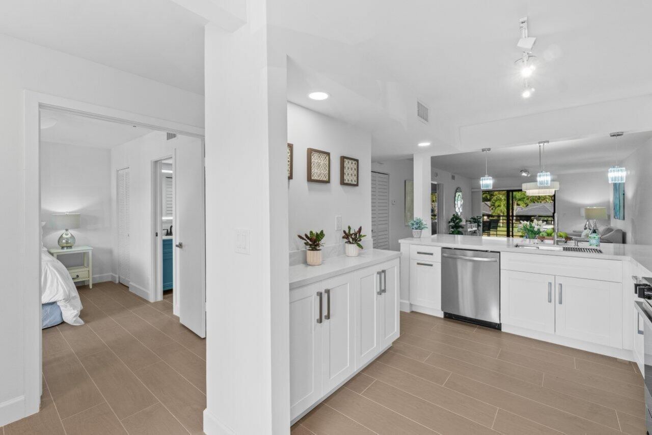 10092 Cedar Point Boulevard, Unit 204, Boynton Beach, FL 33437 Photo